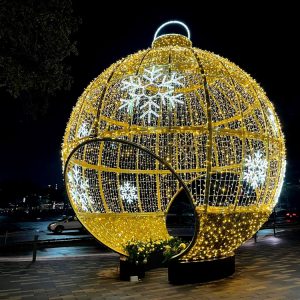 Christmas Ornament Ball - Customizable Luminous Giant Light-Up for Outdoor Landscape Decoration