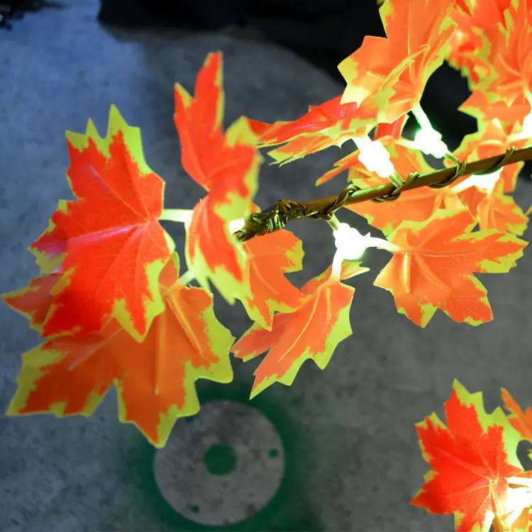 Custom Outdoor Illuminated Maple Tree for Garden Patio Christmas Decor 11 LED Maple Leaf Tree Light