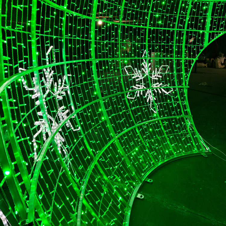 Light-Up Christmas Bauble